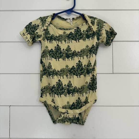 kate quinn Other - Kate Quinn 12-18 Months Bamboo Collection Oneise Bodysuit Tree Green Tan Neutral